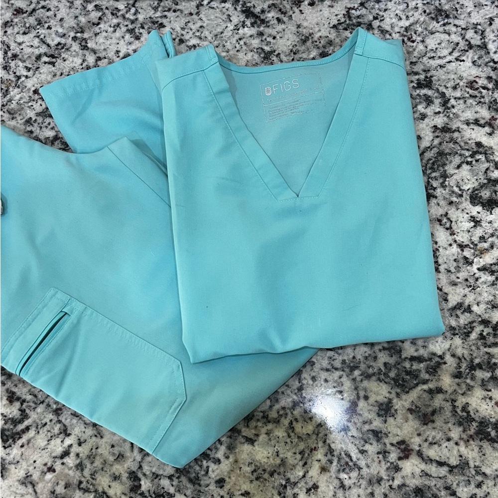 Figs Women's Turquoise Scrub Set